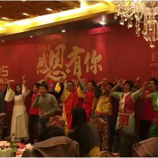 设计师的华丽变身 年会才艺光芒四射